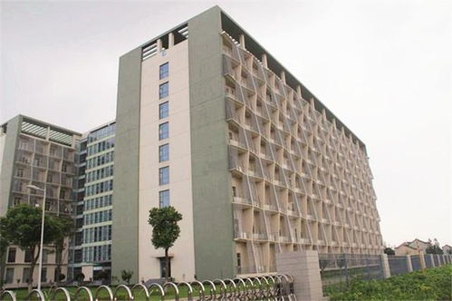 年薪10億美元的頂級天才,成就中國多個富豪,卻因性取向被人詬病